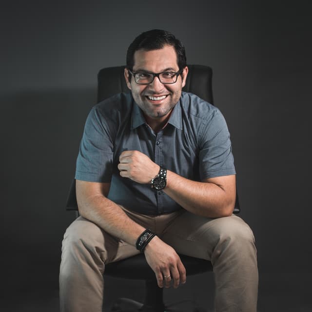 André Aguilera, Abogado laboralista